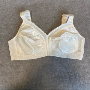 Playtex 18 Hour Wirefree Bra #4693 Sz 44B Natural Beig Ultimate Shoulder Comfort